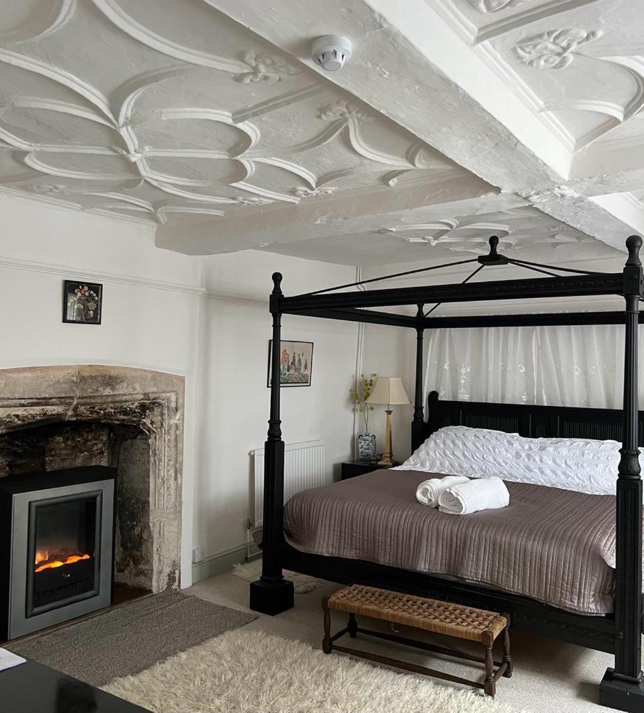 The Totnes Guest House. Upstairs At Zappa'S Exterior photo