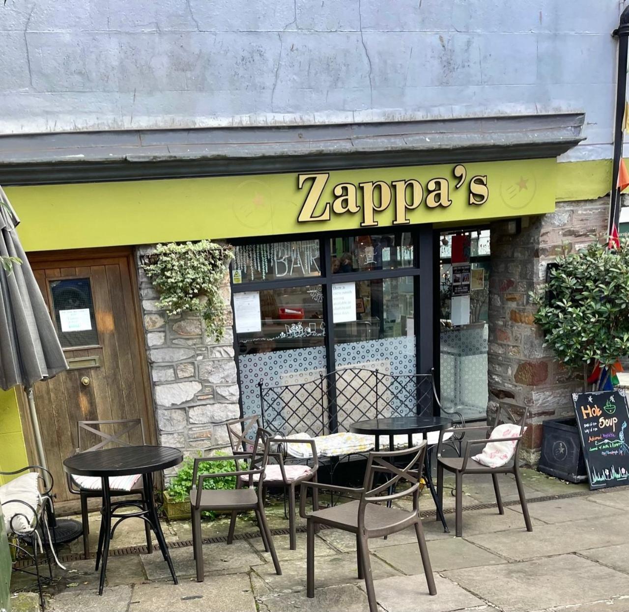 The Totnes Guest House. Upstairs At Zappa'S Exterior photo